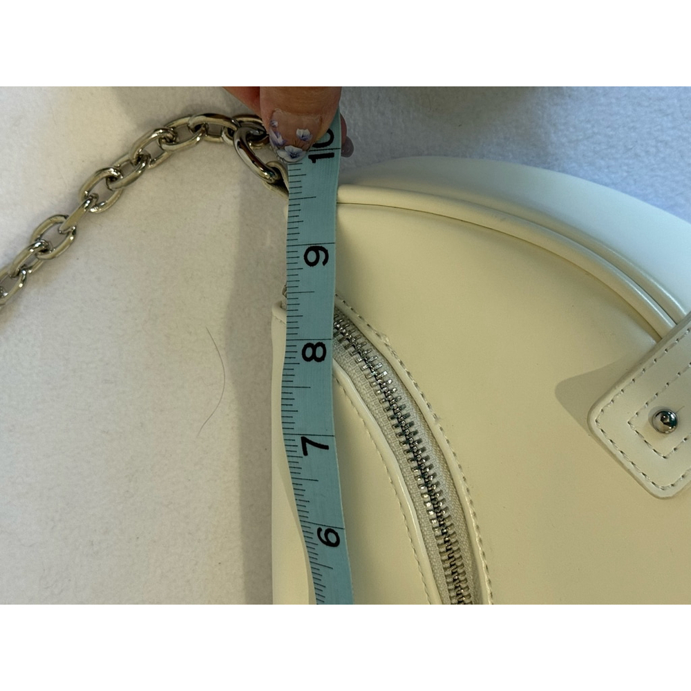 Women's Forever 21 White zip close silver chain vegan leather Shoulder Bag - Picture 6 of 9
